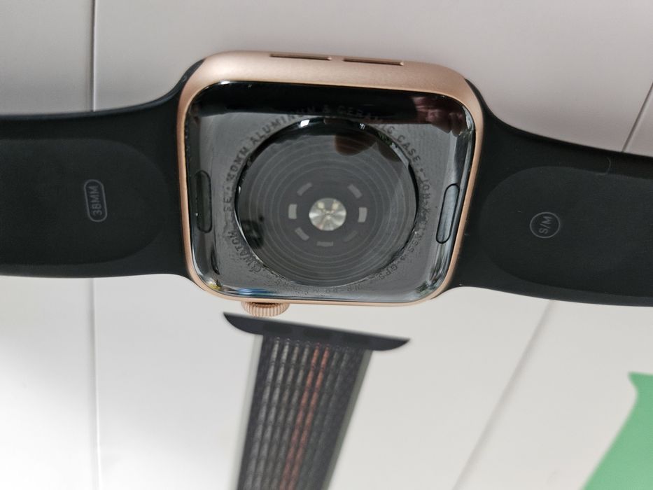 Apple Watch SE - 40mm ca NOU