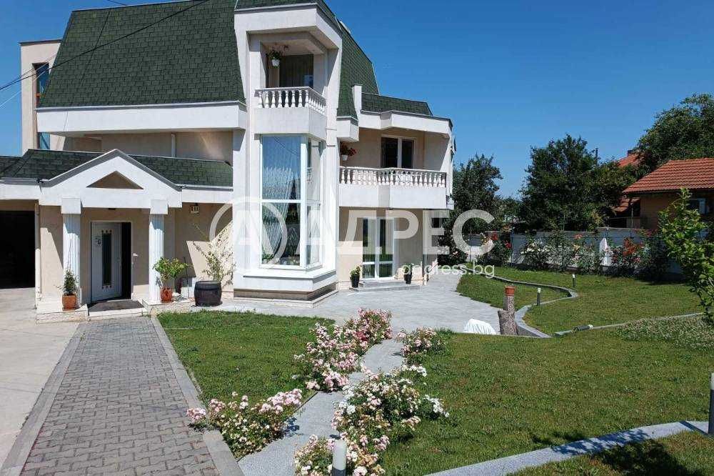 Съвременна къща кв. "Добровски"