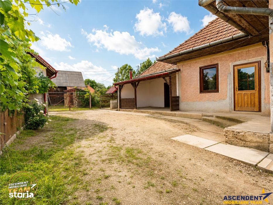 Ansamblu: Casa + atelier + sura + 1.123mp teren,  Sat Lunga, Covasna