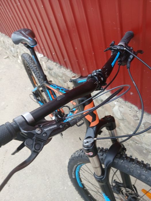 Vând bicicleta Scott în stare bună are roți de 27.5  are frâne pe ulei