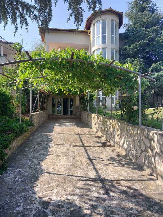 Продава се Къща в Айтос - 550 кв.м за 637 €/кв.м - Снимка #1