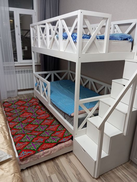 Продам 3 ярусную кровать