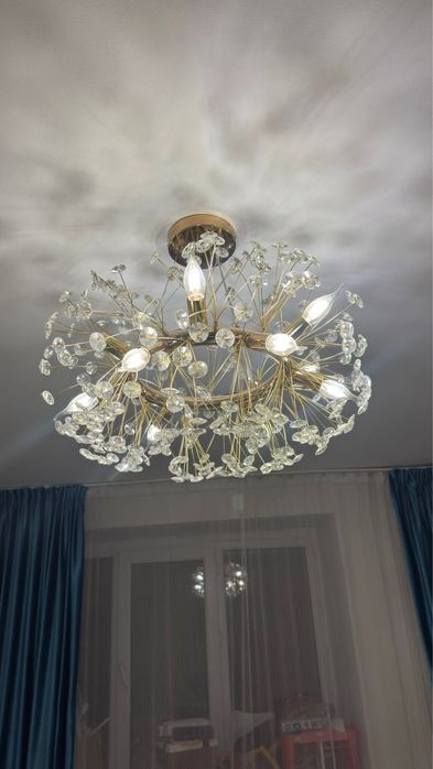 Продам красивую люстру