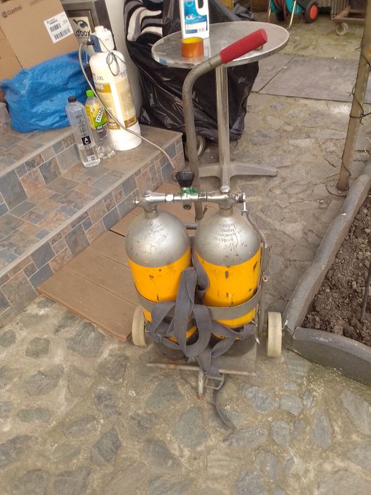Vând butelie oxigen și regulator oxigen