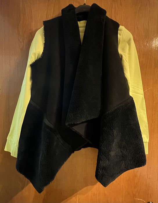 Vesta blana artificiala