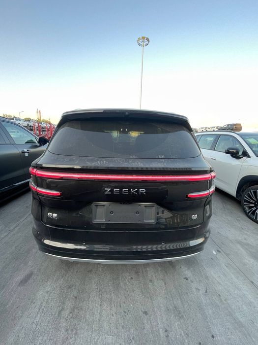 Zeekr 8x ultra bez probek