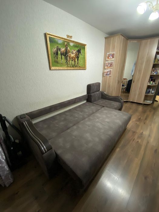 Продается диван (делается угловым)