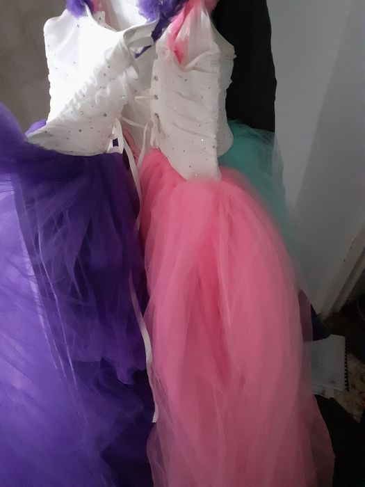 Vand 3 rochite superbe, identice, doar culoarea difera