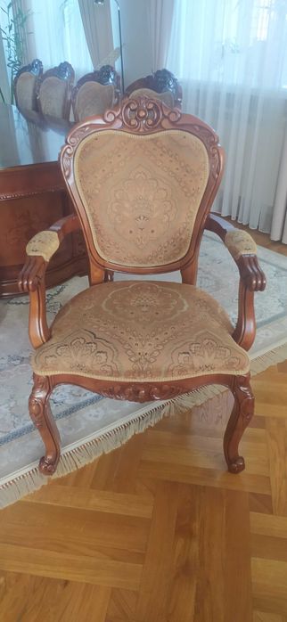 Стол, стулья и кресла для гостиной