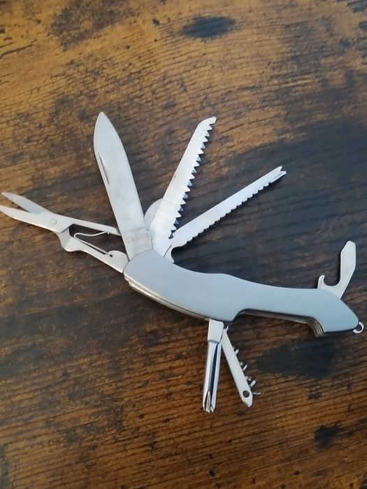 Briceag multifunctional