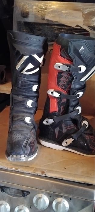 Мотоциклетна екипировка (боти,шлем)