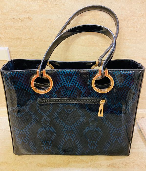 Шикозна Дамска чанта ( лачена) ...