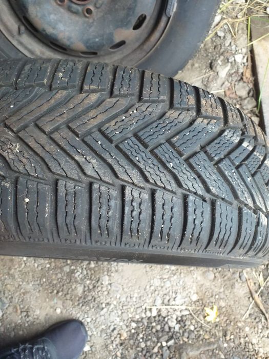Vând cauciucuri de iarna Michelin 195/65 R15