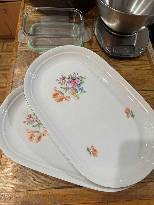 ПОСУДА ИЗ ДОМА ( сковорода, тарелки, весы, блюда, вилки, ложки )