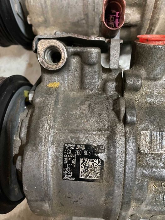 Compresor ac aer conditionat Audi A4 A5 A6 Q5, model 2 mufe original