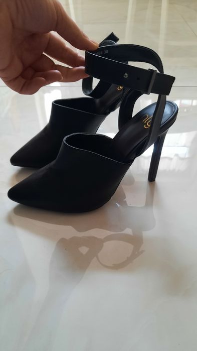 Levi's, BCBG Max Azria, Wrangler, Vagabond  и NLY сандали и боти 38 н