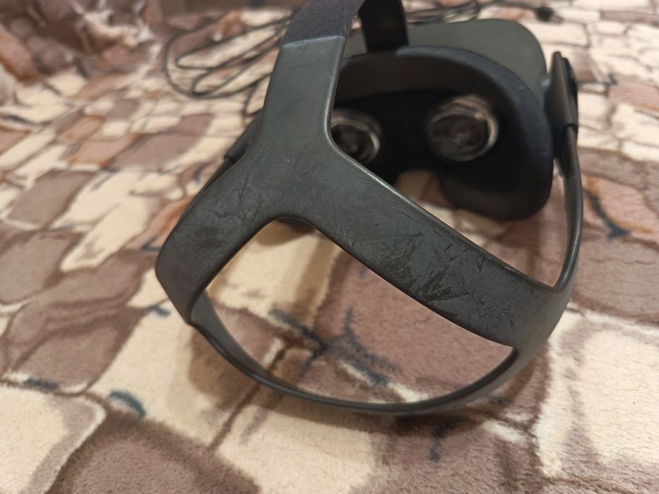 Vând Oculus quest 1
