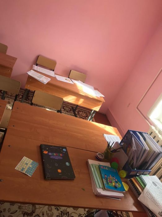 Продается парта со стульями