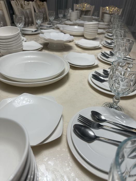 Сервиз на 24 персон.