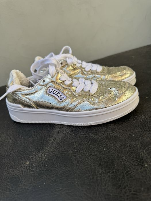 Оригинални сникърси Guess