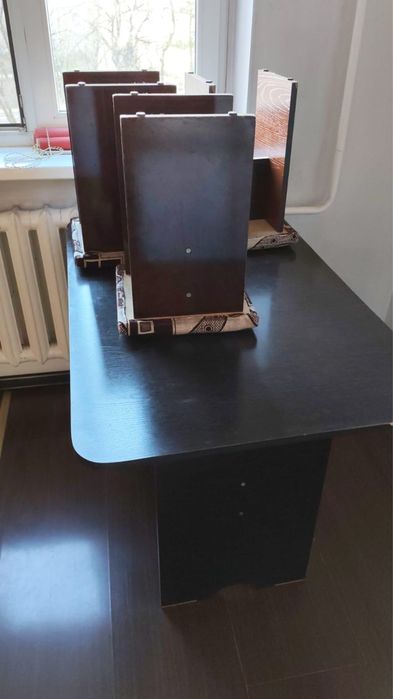 Стол и стулья: 3 стула