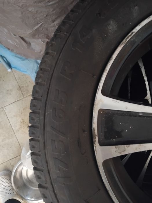 Set jante pe 175/65 R14 cu anvelope