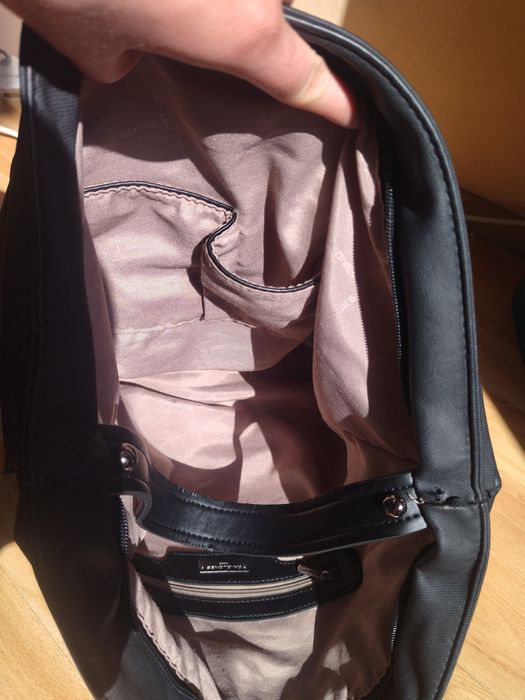 Много вместителна черна дамска чанта