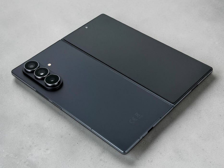 КАТО НОВ! Samsung Galaxy Z Fold 7 5G 256GB Black 45 Заряда! Гаранция!