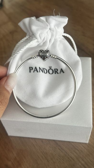 Продам браслет Pandora))