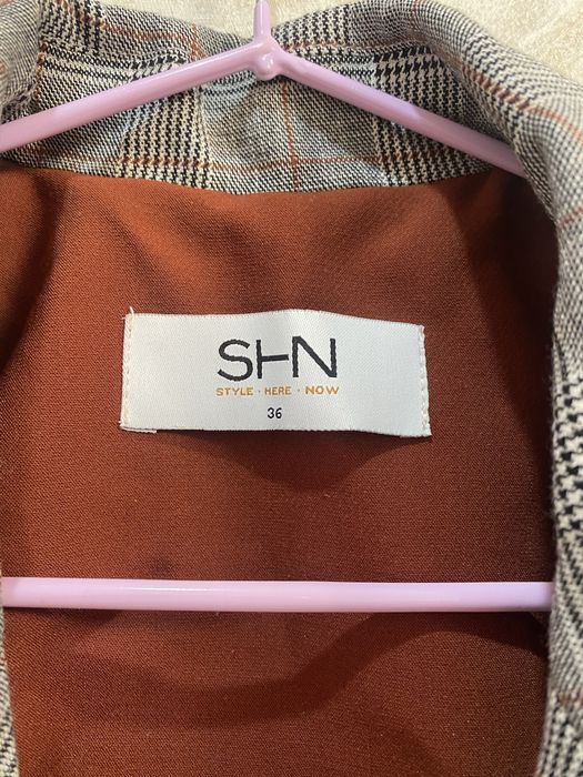 Пиджак женский в клетку серый