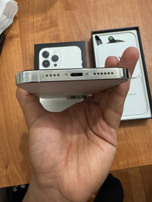 iPhone 13 pro max в идеальном состоянии.