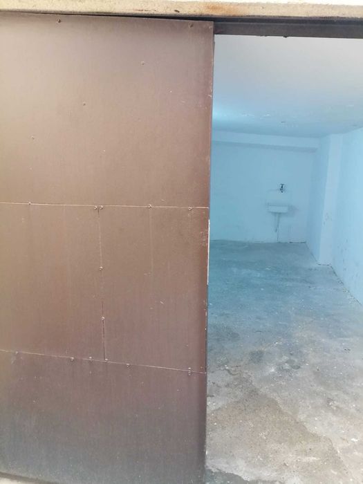Închiriez garaj de 14 metri pătrați în zona Piața Cotroceni