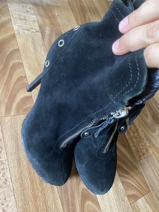 Продам полусапожки замшевые Basconi