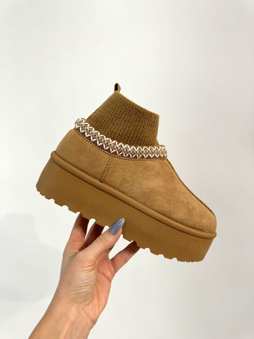 Олекотени чехли и боти с пух по модел Ugg