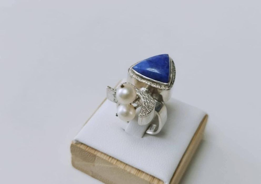 Vechi inel masiv din argint de 925,cu lapis lazuli si doua perle