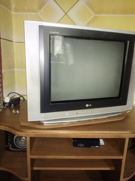 Продаюся Нерабочие 2 тв.  LG . JVC.