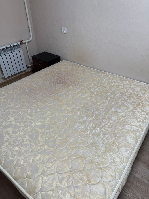 Отдам матрас с каркасом