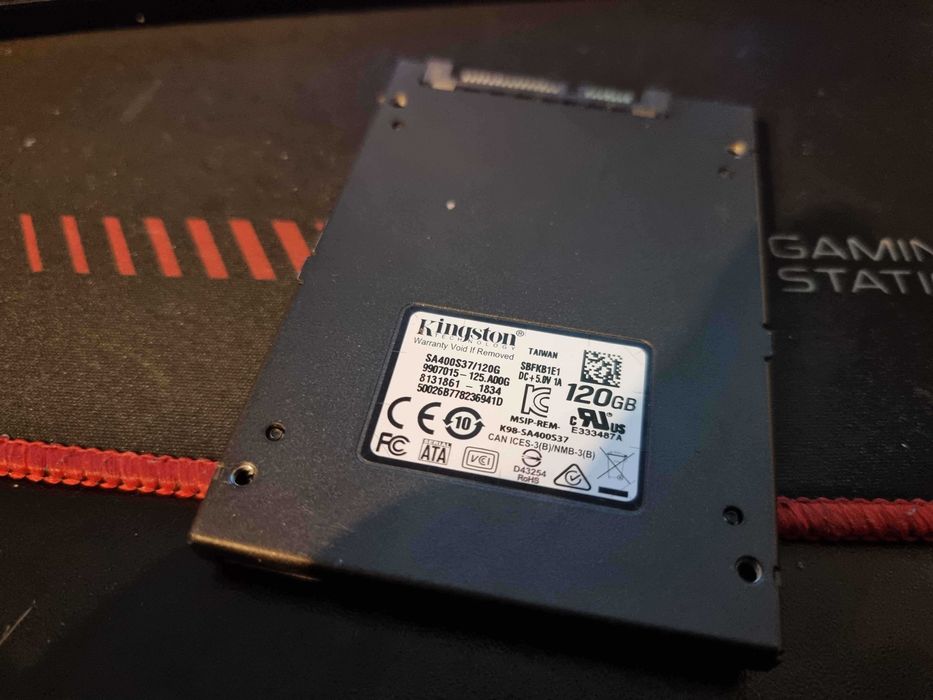 3 SSD-uri - 120 , 128 , 1000 gb