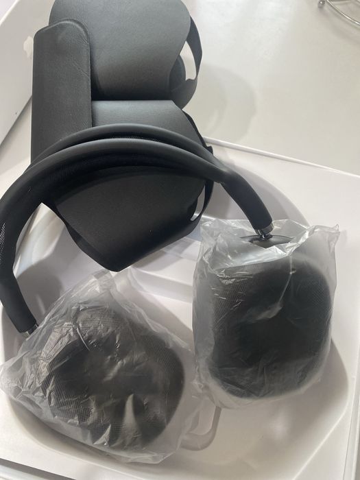 AirPods Max sunt noi