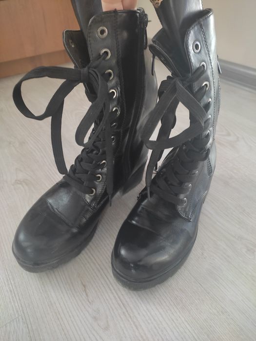 Дамски кожени ботуши