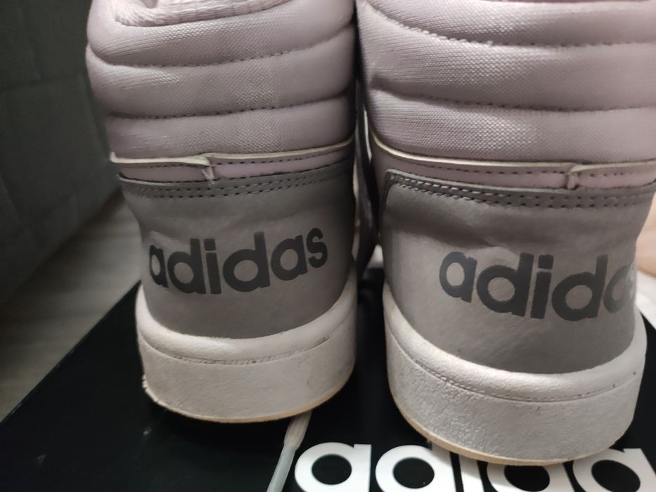 Дамски кецове на adidas