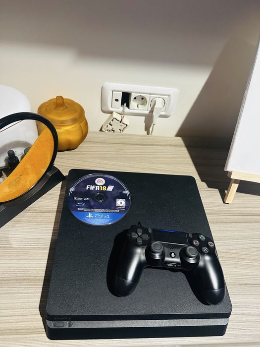 PlayStation 4 slim ps4