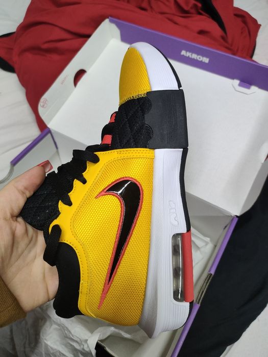 Продам кроссовки Nike оригинал