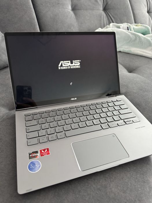 Asus Zenbook UX462DA, ultra portabil, touch screen