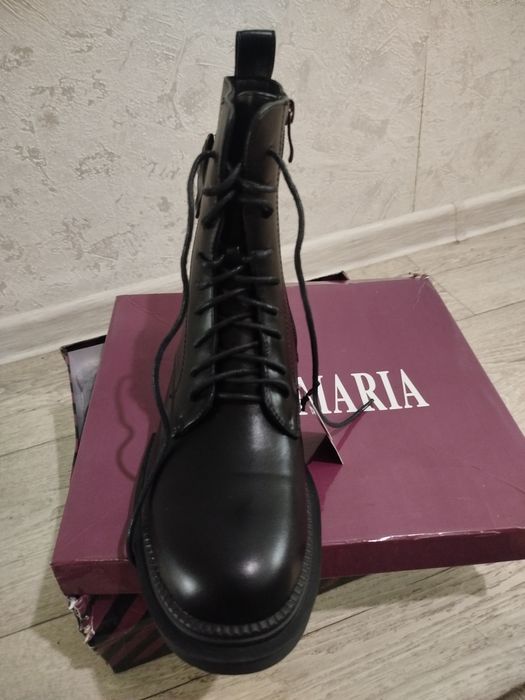 Продам женские ботинки