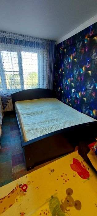 Кровать двухспальная с матрацом