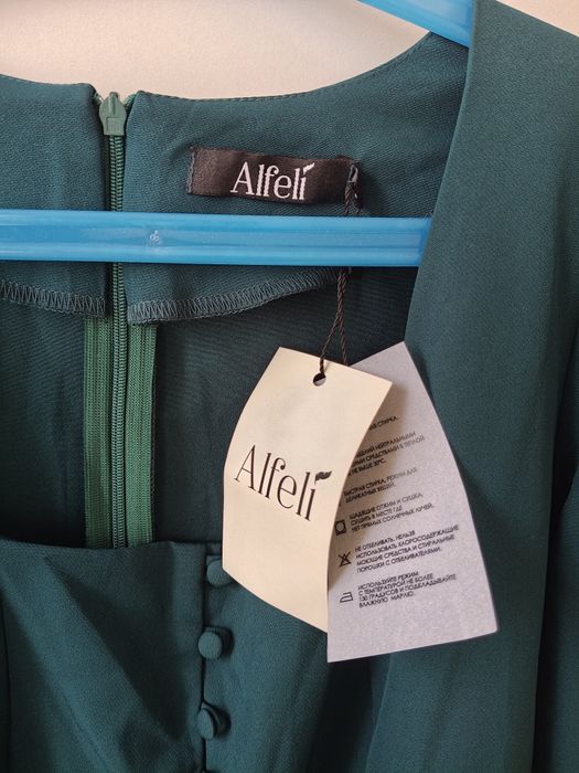 Платье темно зелёное 44 размер