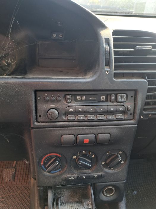 Продавам Зафира А на части