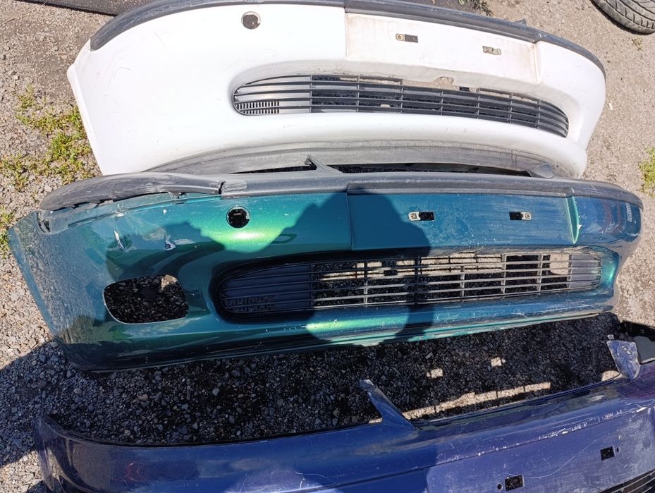 Бампера переднии на Опель Вектра В