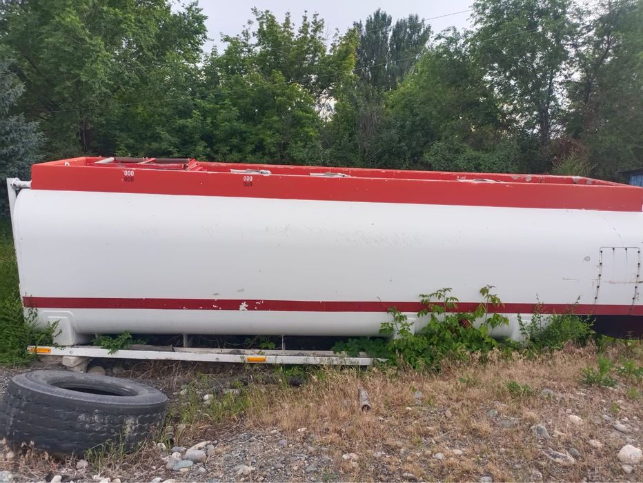 Полуприцеп-цистерна (бензовоз) для топлива